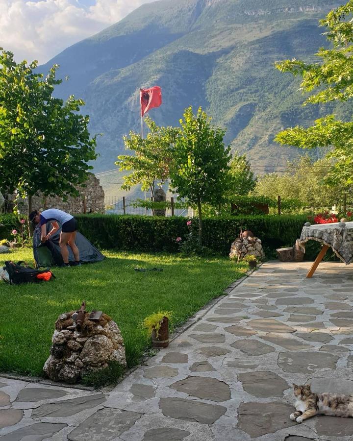 Bujtina Peshtan Guesthouse&Camping Tepelene Exteriör bild