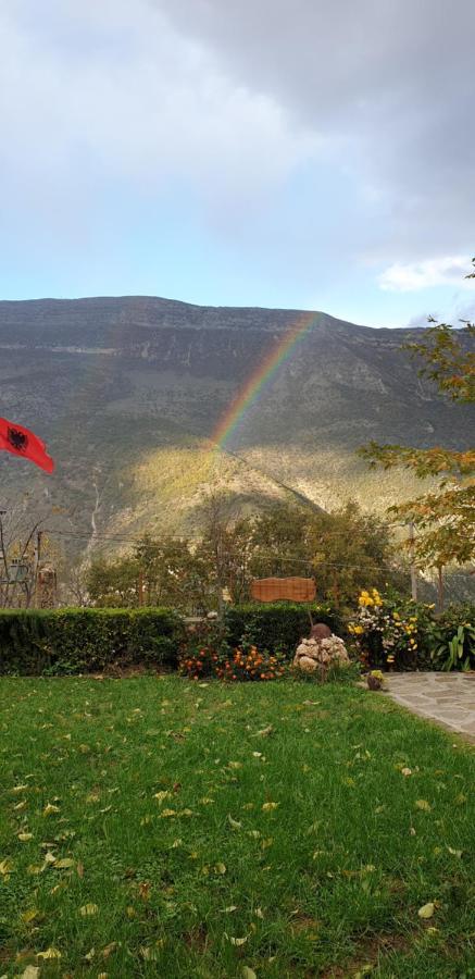 Bujtina Peshtan Guesthouse&Camping Tepelene Exteriör bild