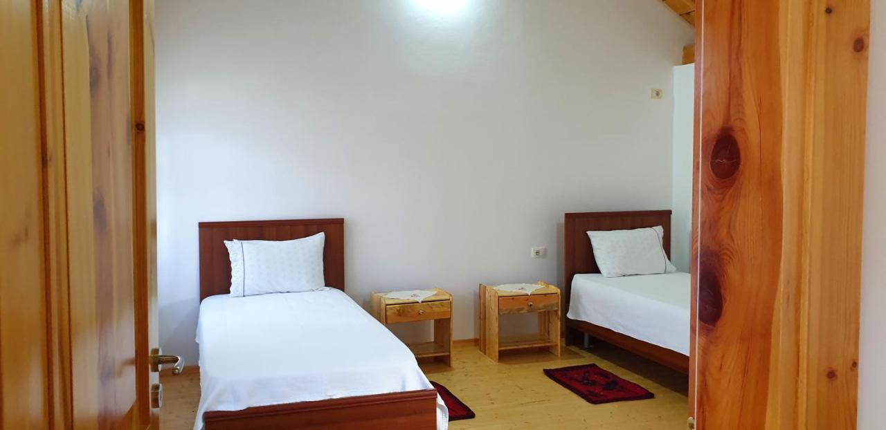 Bujtina Peshtan Guesthouse&Camping Tepelene Exteriör bild