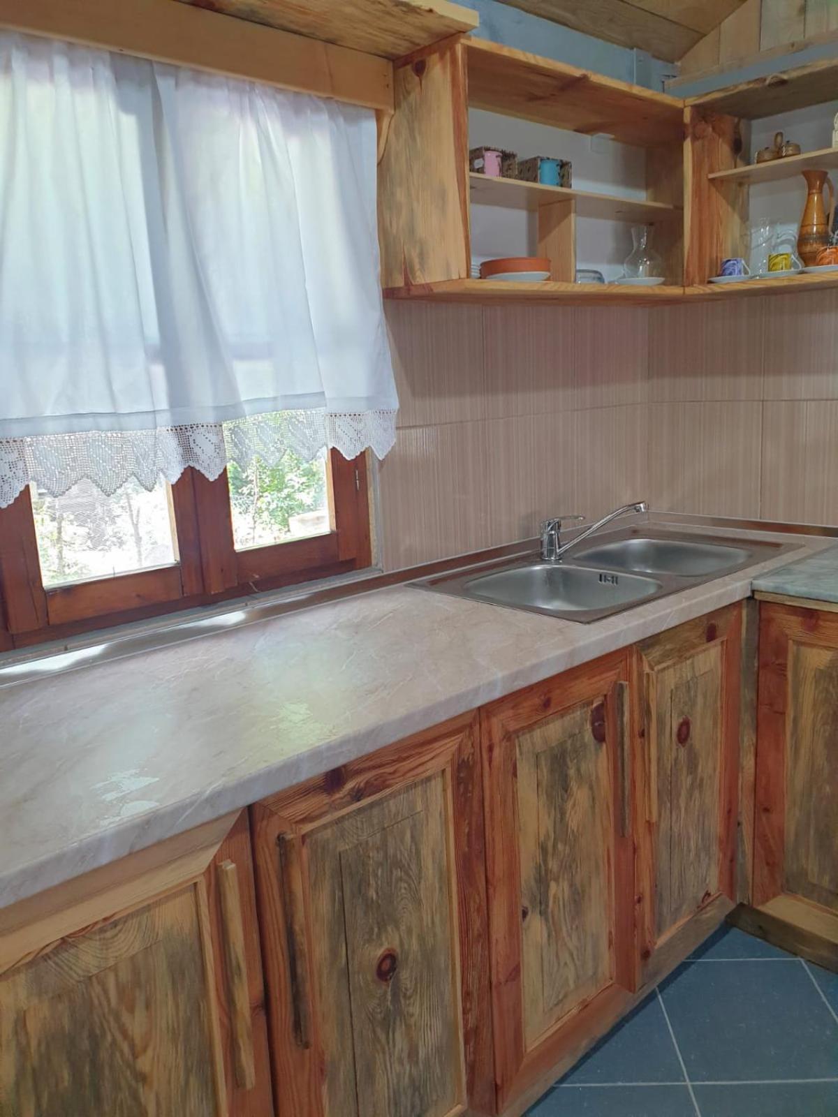 Bujtina Peshtan Guesthouse&Camping Tepelene Exteriör bild